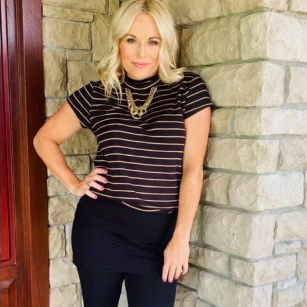 EUC XL CAbi Slinky Turtleneck #4202 Black and Camel Striped Short Sleeve Top